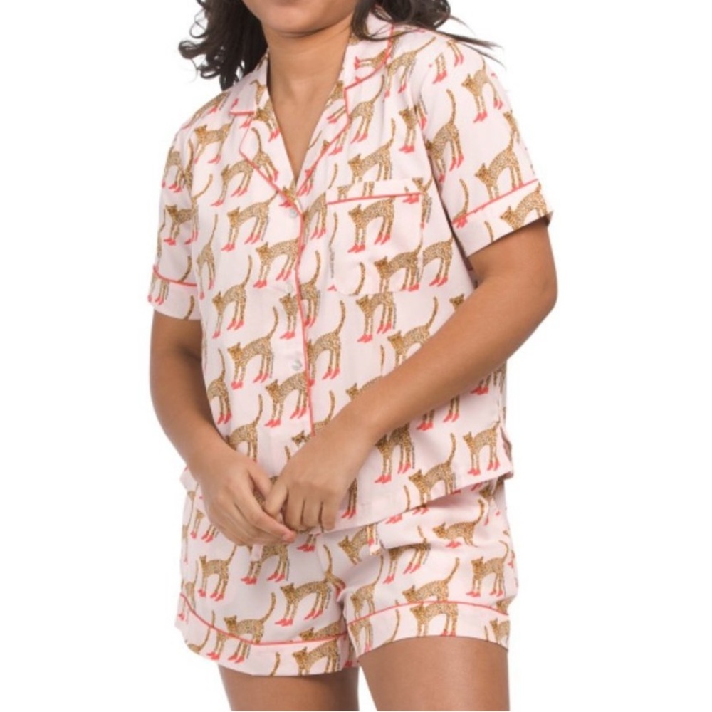 Bouffants & Broken Hearts Pink Cheetah Print Short Pajamas Set.‎ Size Small.